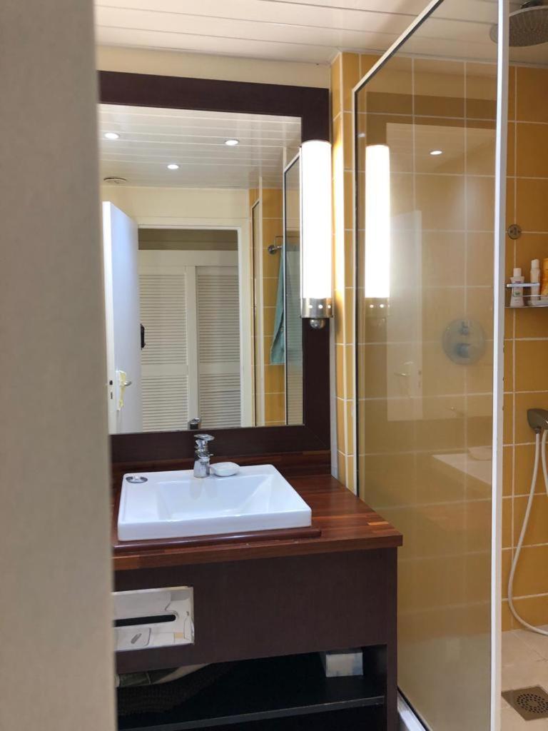 Beau Lumineux Vue Acces Et Piscine Appartement Le Gosier (Grande-Terre)